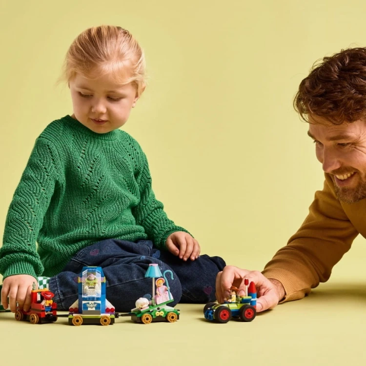 LEGO Klocki Disney 43264 Toy Story - Okolicznościowy pociąg i Pan Sterowany