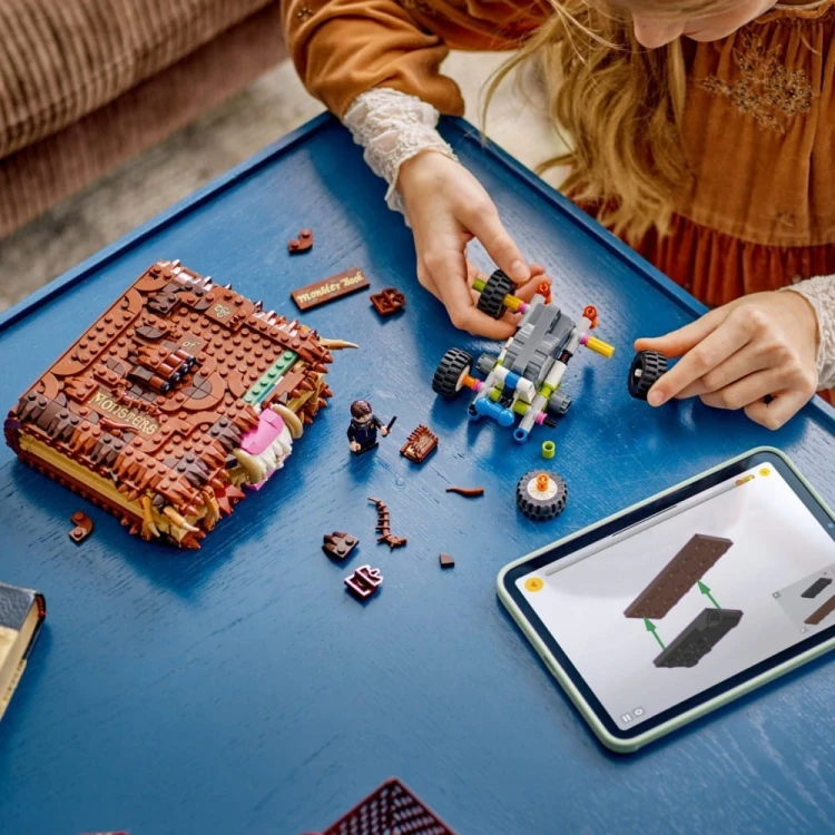LEGO Klocki Harry Potter 76449 Potworna księga potworów z zębami