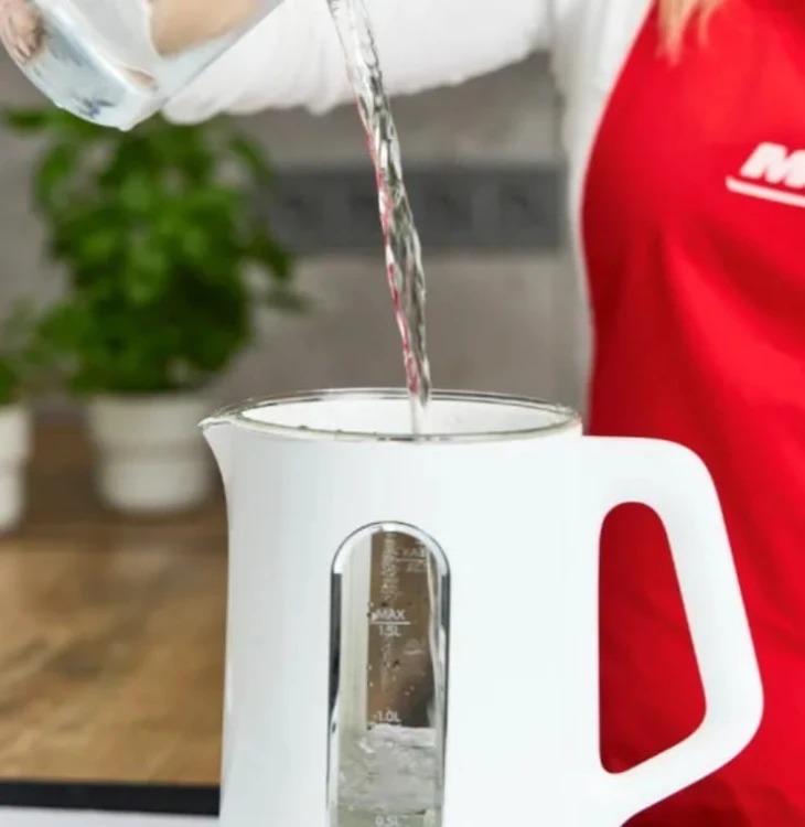 MPM Czajnik 1.5l biały MCZ-126/B