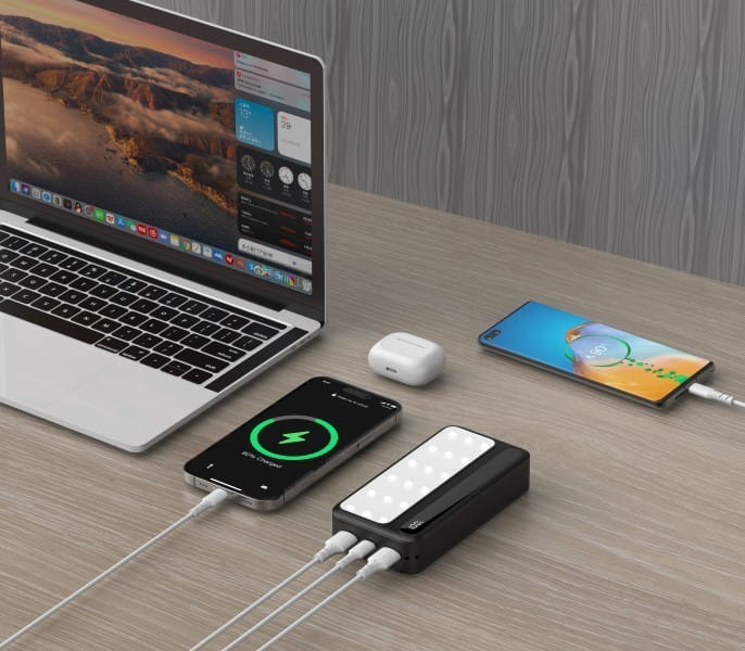 Rebeltec Powerbank P20 LCDPD LAMP 20 000mAh, zintegrowana lampa LED z funkcją latarki