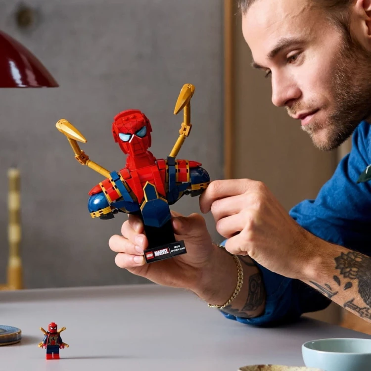 LEGO Klocki Super Heroes 76326 Popiersie Iron Spider-Mana