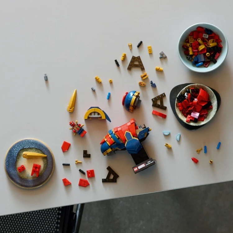 LEGO Klocki Super Heroes 76326 Popiersie Iron Spider-Mana
