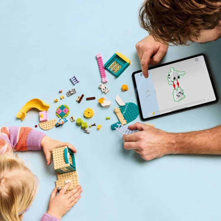 LEGO Klocki Bluey 11201 Blue i Łatka na placu zabaw