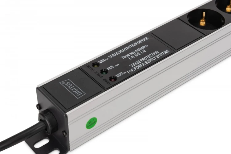 Digitus Listwa zasilająca PDU Rack (620mm) z zabezpieczeniem przeciwprzepięciowym + filtr EMI/RFI, 9 gniazd Schuko CEE 7/3 (45°), kabel 2m wtyk Unisch