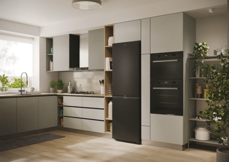 Candy Chłodziarko-zamrażarka ECN2CQTEB186