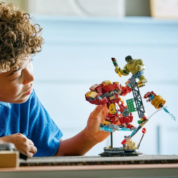 LEGO Klocki Super Heroes 76343 Epicka bitwa: Hulkbuster kontra Hulk