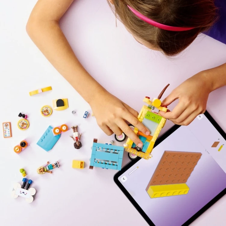 LEGO Klocki Friends 42678 Furgonetka z akcesoriami dla zwierząt