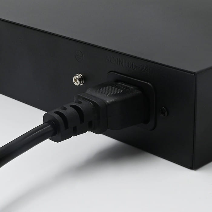 Qoltec Przełącznik sieciowy SWITCH FAST Ethernet PoE | 8x RJ45 |  2x RJ45 Uplink | 120W | 10/100 Mb/s