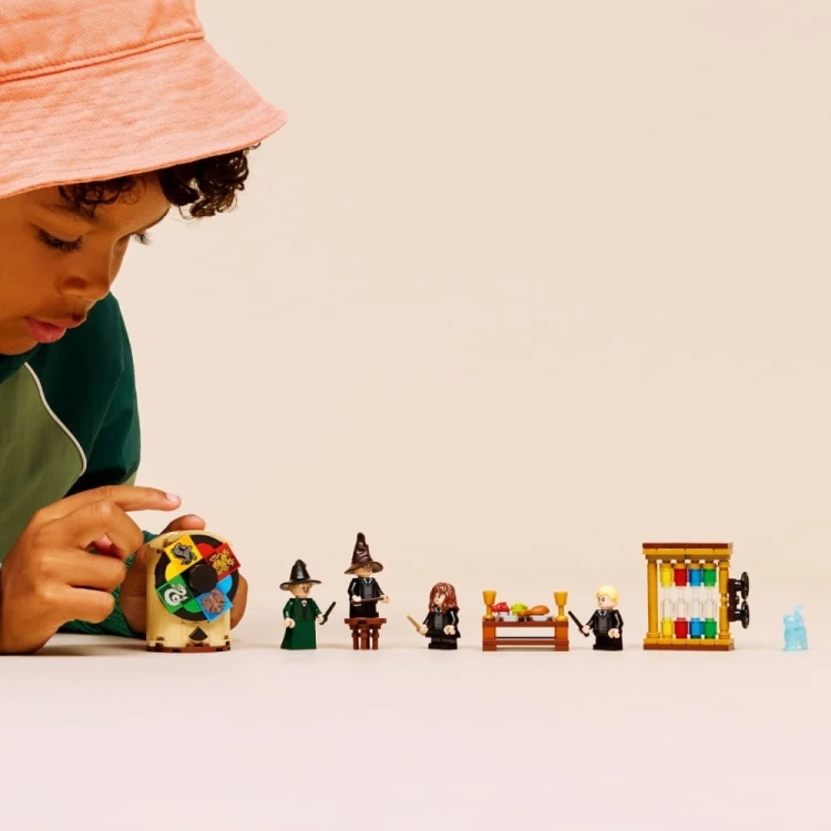 LEGO Klocki Harry Potter 76460 Zamek Hogwart: Ceremonia przydziału