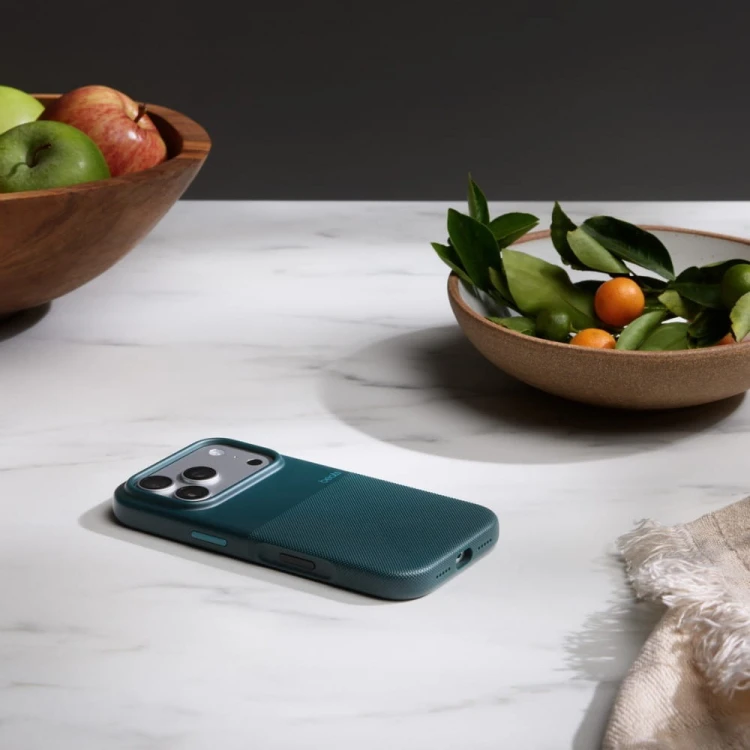 Apple Etui Beats Rugged zgodne z MagSafe i panelem Sterowanie aparatem do iPhonea 17 Pro - tatrzański granatowy