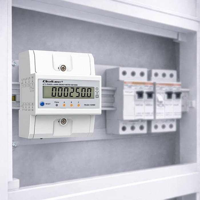 Qoltec Trójfazowy elektroniczny licznik z resetem | miernik zużycia energii na szynę DIN | 400V | 100A | LCD | LED | 4P