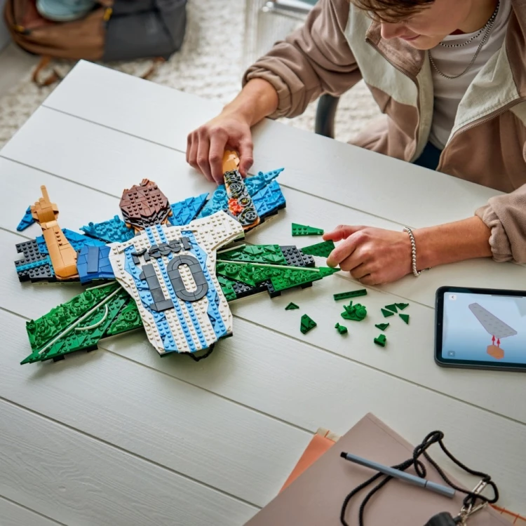 LEGO Klocki Editions 43018 Lionel Messi - cieszynka