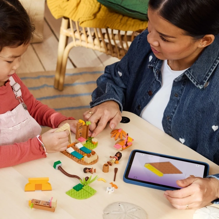 LEGO Klocki Disney 43282 Wiejska chatka i łódź