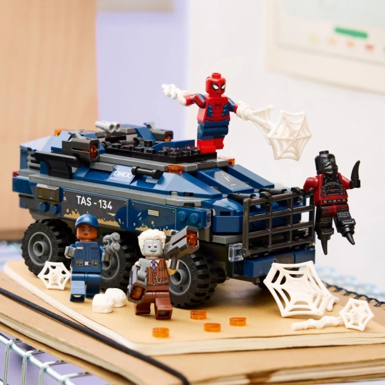 LEGO Klocki Marvel Super Heroes 76349 Pościg Spider-Mana za więźniarką