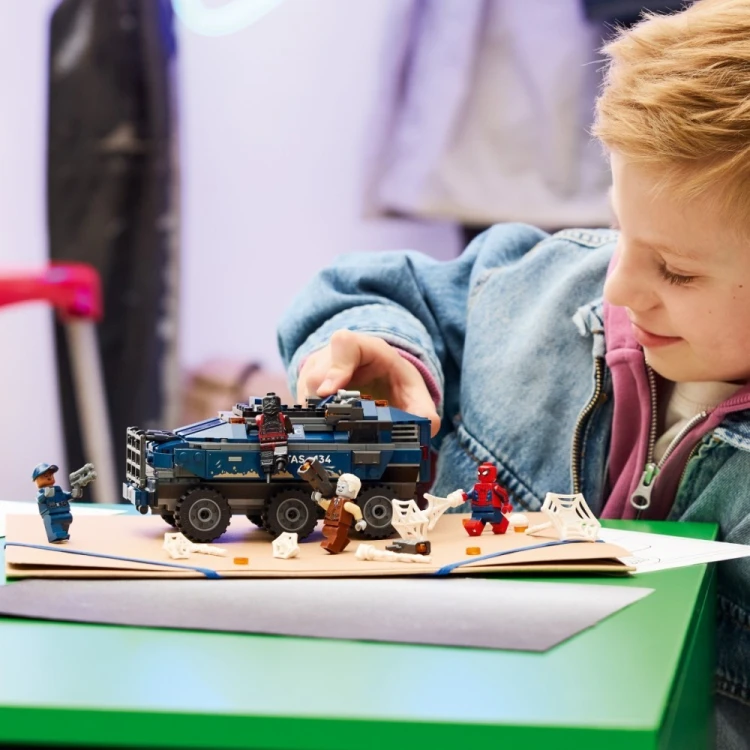 LEGO Klocki Marvel Super Heroes 76349 Pościg Spider-Mana za więźniarką