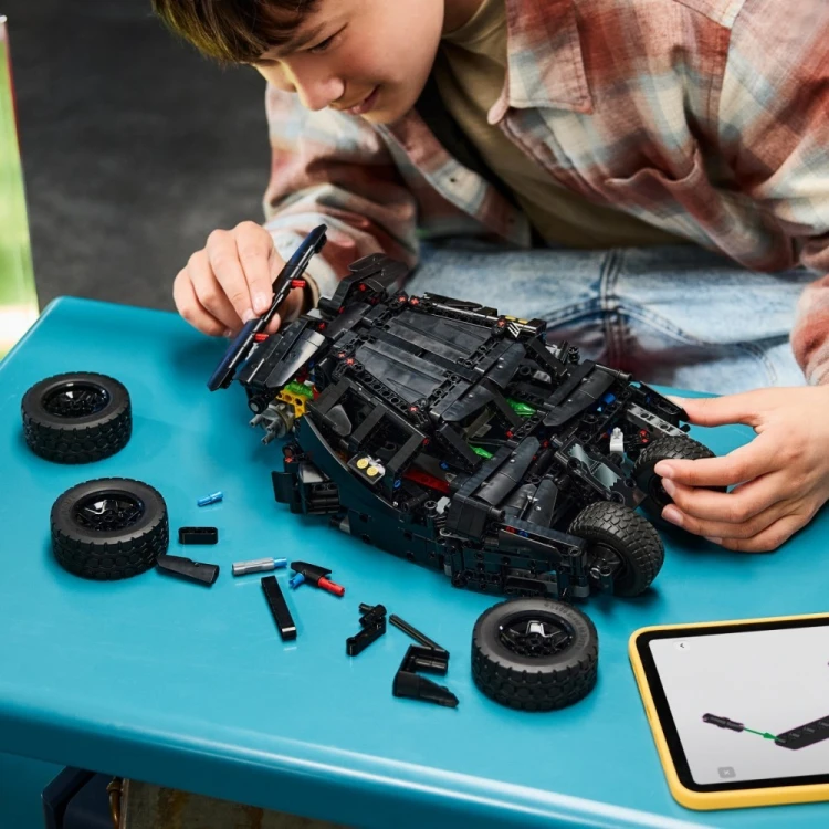 LEGO Klocki Technic 42239 Batmobil Tumbler