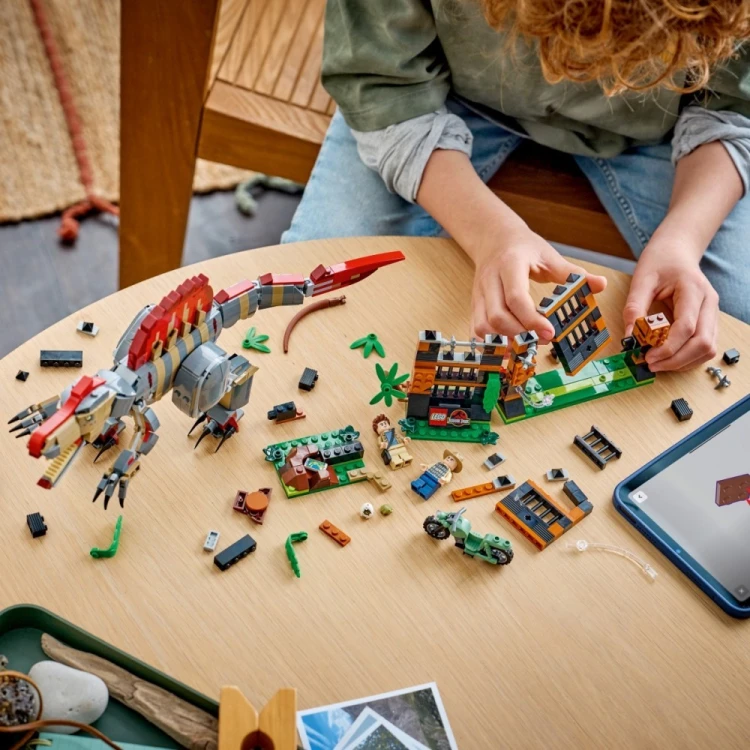 LEGO Klocki Jurassic World 77982 Ucieczka spinozaura
