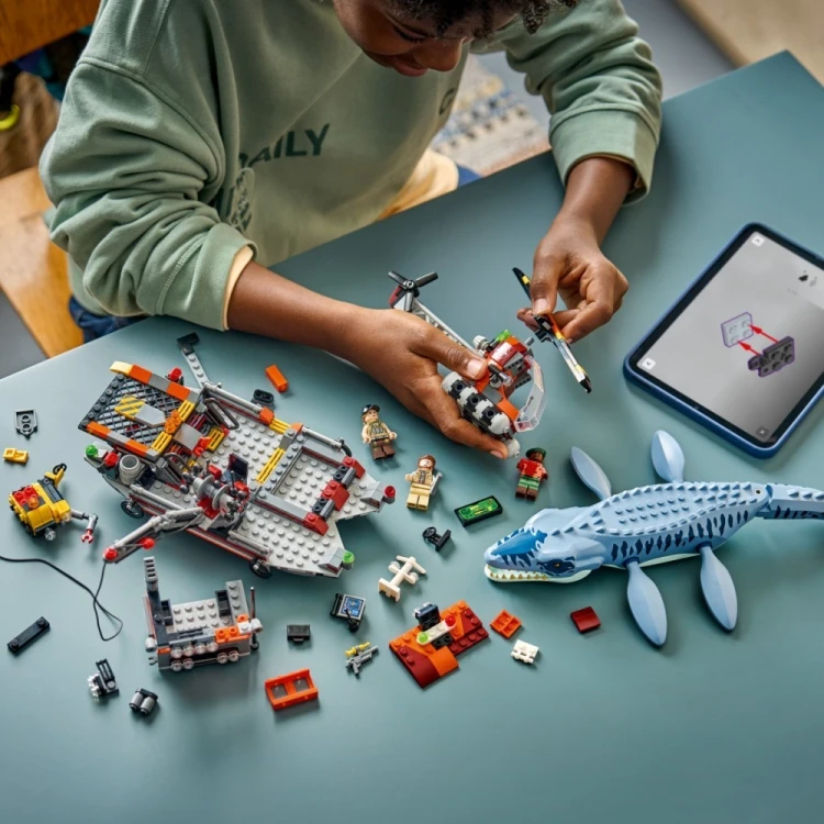 LEGO Klocki Jurassic World 77983 Atak mozazaura na łódź
