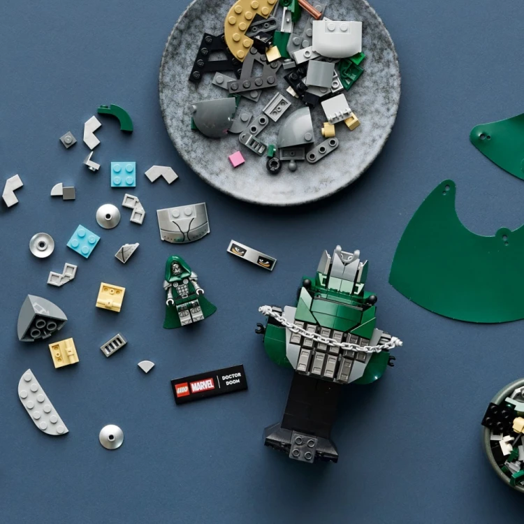 LEGO Klocki Super Heroes 76345 Popiersie Doktora Dooma