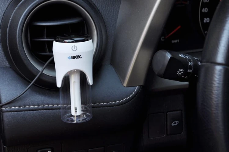 iBOX ładowarka samochodowa  USB 2.1 + Aromatyzer samochodowy CCH1 +