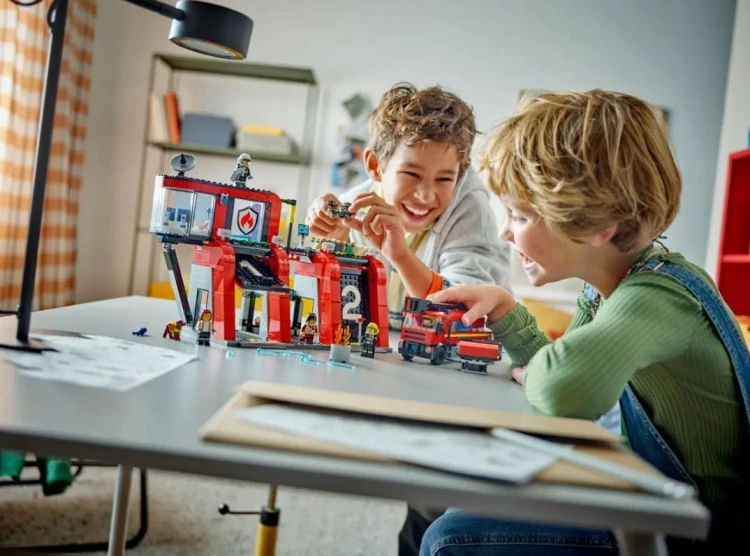 LEGO Klocki City 60414 Remiza strażacka z wozem strażackim