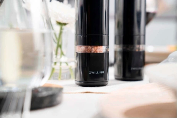 Zwilling Młynek do przypraw Enfinigy, czarny